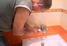 Как правильно установить смеситель в ванной: особенности монтажа на стену
