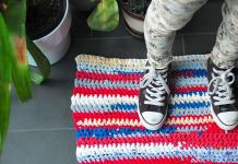 How to crochet a rug from old T-shirts?