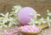 How to make aromatic effervescent bath balls?