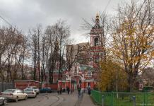 Moskva Pimenovski kirik uutes kraedes Eluandva Kolmainu tempel uutes kraedes